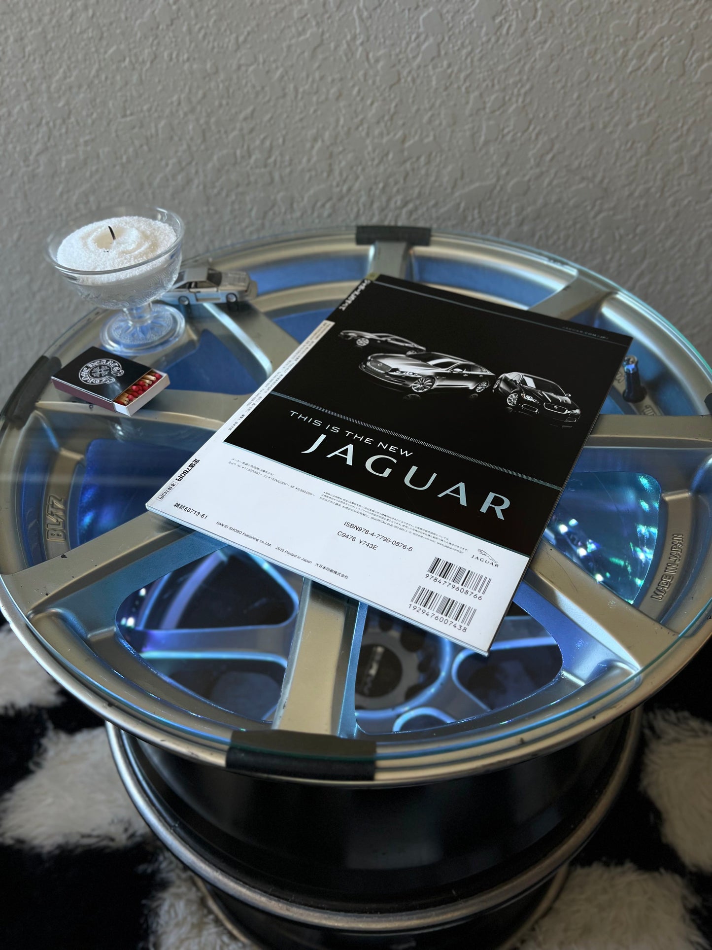 Jaguar XJ "all of" magazine